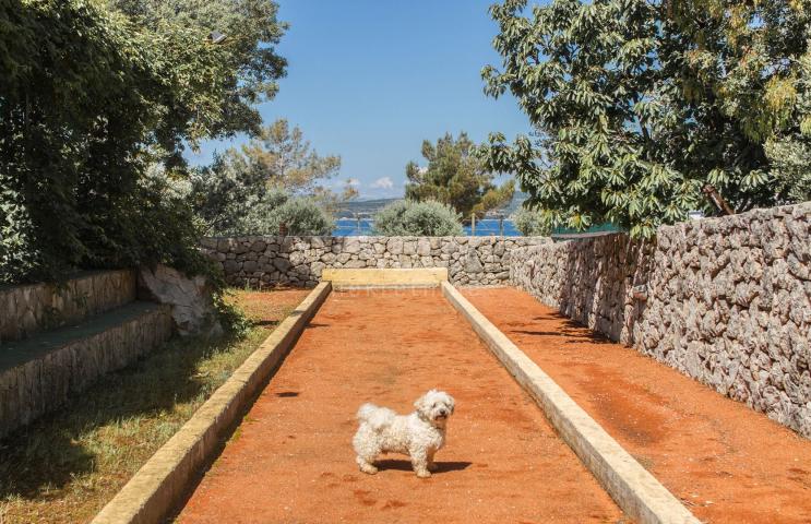 OTOK KRK, PUNAT– Apartmanska kuća prvi red do mora i lijepih plaža