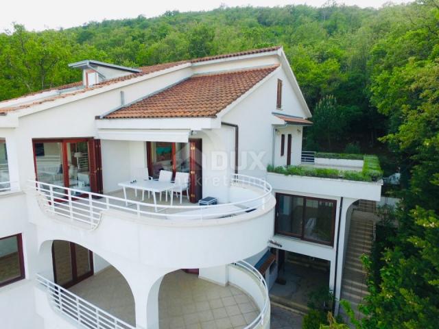 OPATIJA, ZENTRUM - Maisonette-Wohnung 200 m2 im 2. Stock, 3 Schlafzimmer + Badezimmer mit Panoramabl