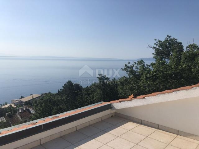 OPATIJA, CENTAR - dvoetažni stan 200m2 na 2. katu 3S+DB s panoramskim pogledom na more + okoliš 100m