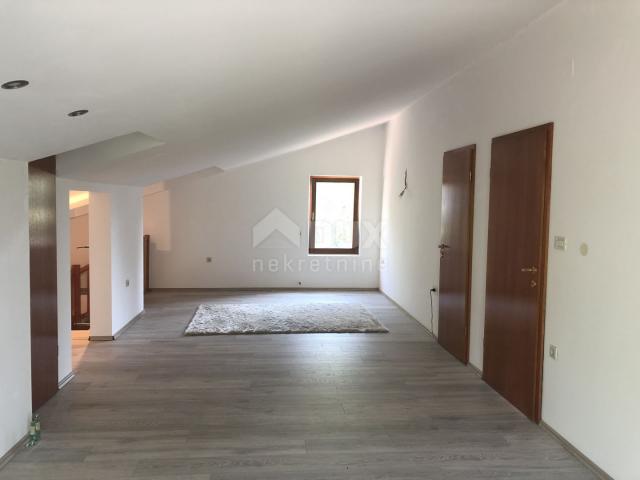 OPATIJA, ZENTRUM - Maisonette-Wohnung 200 m2 im 2. Stock, 3 Schlafzimmer + Badezimmer mit Panoramabl