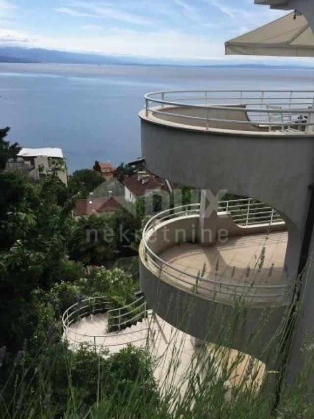 OPATIJA, CENTAR - dvoetažni stan 200m2 na 2. katu 3S+DB s panoramskim pogledom na more + okoliš 100m