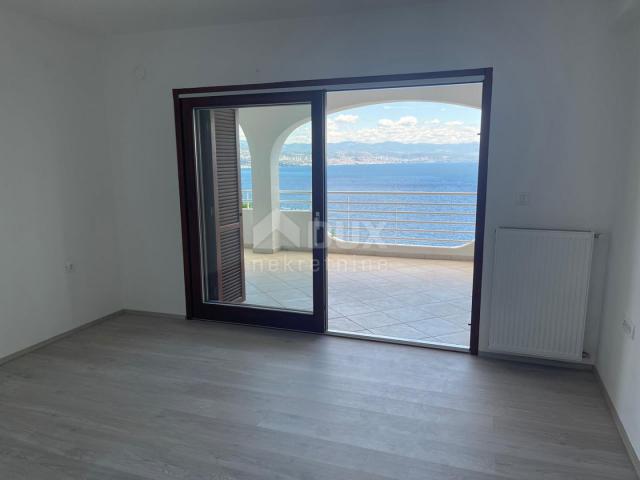 OPATIJA, CENTAR- stan 170m2 na 1. katu 2S+DB s panoramskim pogledom na more + okoliš 100m2