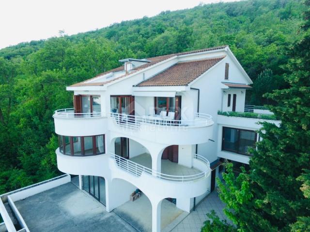 OPATIJA, CENTAR - samostojeća villa 605m2 s pogledom na more + okoliš 600m2