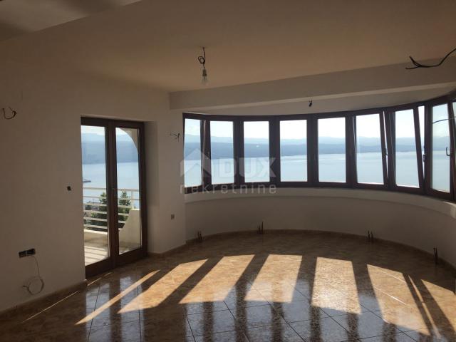 OPATIJA, CENTAR - samostojeća villa 605m2 s pogledom na more + okoliš 600m2