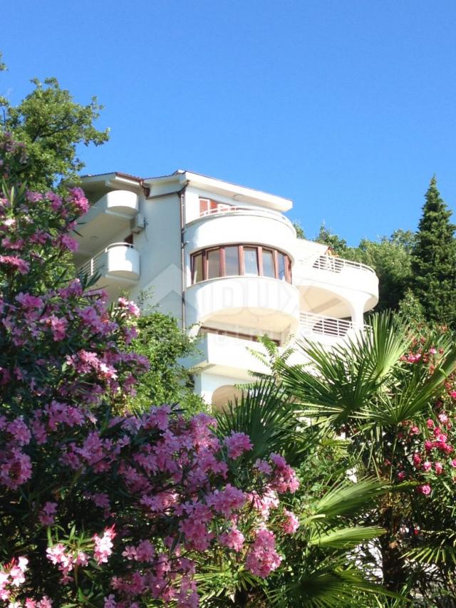 OPATIJA, CENTAR - samostojeća villa 605m2 s pogledom na more + okoliš 600m2