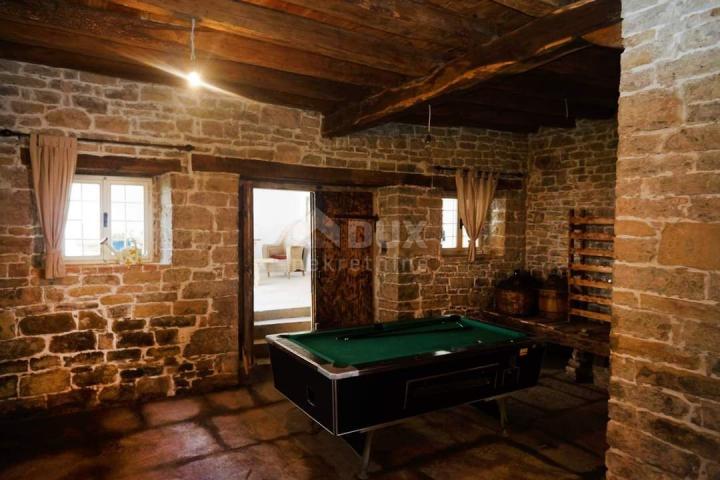 ISTRIA, OPRTALJ, LIVADE - house with pool and view of Motovun!