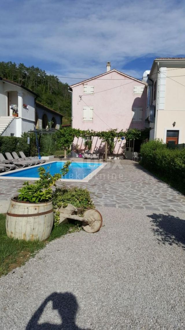 ISTRIA, OPRTALJ, LIVADE - house with pool and view of Motovun!