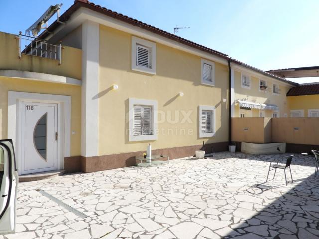 OPATIJA, CENTAR - stan 250m2 s pogledom na more + okoliš