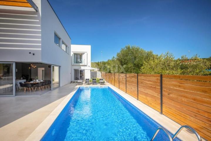 ZADAR, SVETI PETAR NA MORU - Attractive villa on two floors