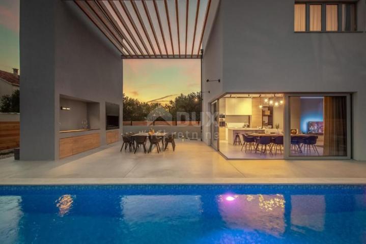 ZADAR, SVETI PETAR NA MORU - Attractive villa on two floors