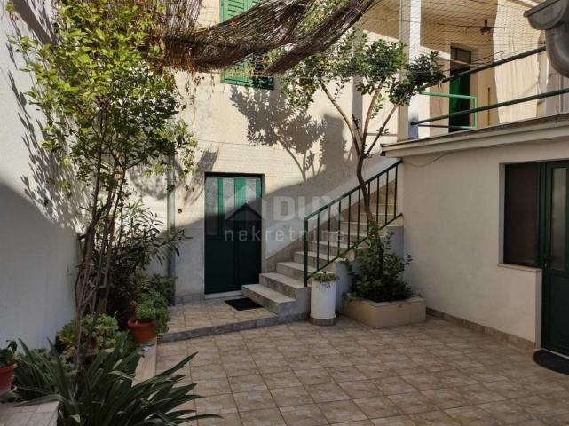 ŠIBENIK - semi-detached house in the center