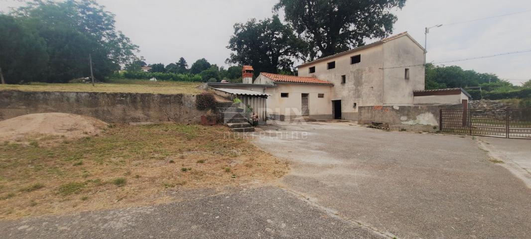 ISTRIEN, PIĆAN - Anwesen mit 3200m2 Garten und 340m2 Wohnfläche mit freiem Blick auf die Natur