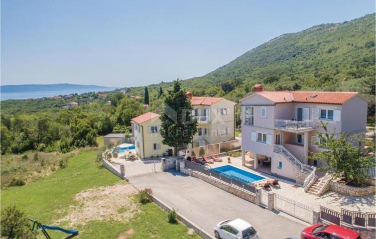 ISTRA, RABAC - Kuća s bazenom i pogledom na more