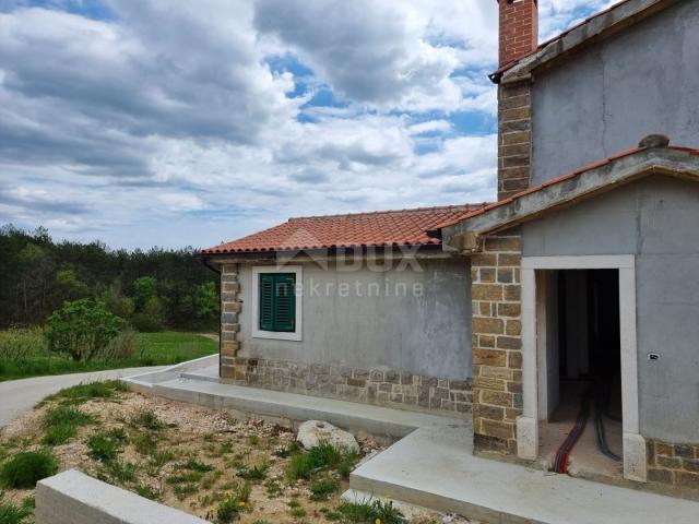 ISTRA, PAZIN - Samostojeća kuća s bazenom 