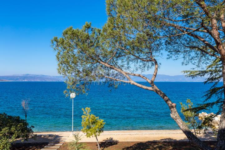 OTOK KRK, MALINSKA - apartman prvi red od mora