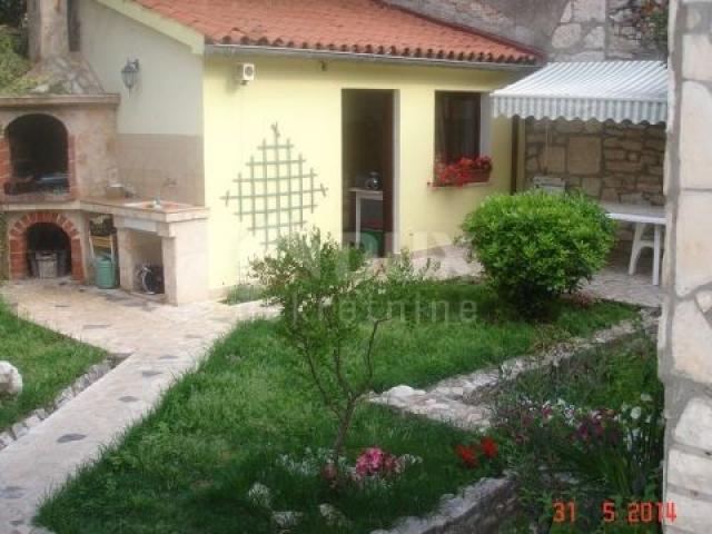 ISTRIA, PULA - House with three residential units and office space in the city center! OPPORTUNITY