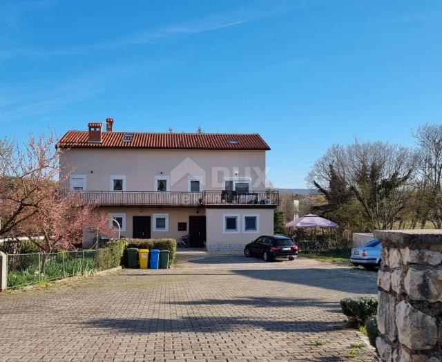 ISTRIEN, LABIN - Mehrfamilienhaus am Stadtrand auf einem großzügigen Grundstück