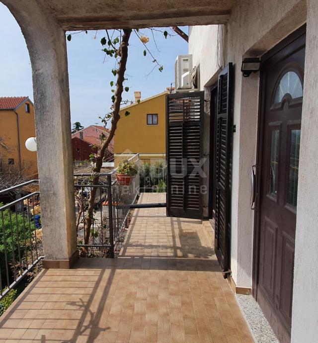 ISTRIA, ROVINJ - Two apartments with large garden and garage 600m from the sea