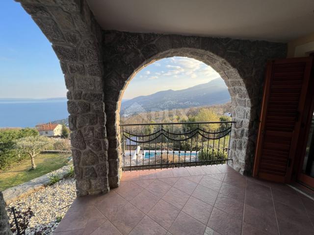 OPATIJA, POLJANE - Rustic villa of 300m2 with panoramic views of the Kvarner Bay