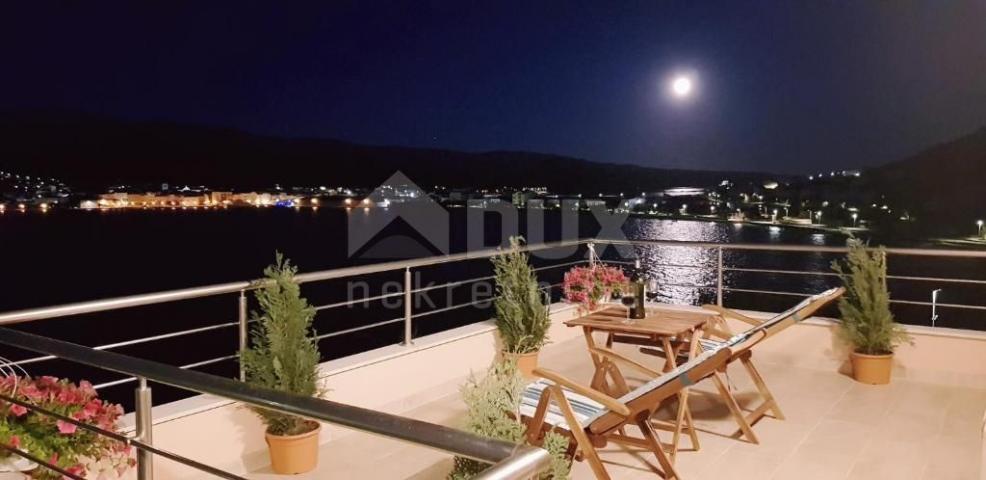 OTOK PAG, GRAD PAG - Apartmanska vila prvi red do mora