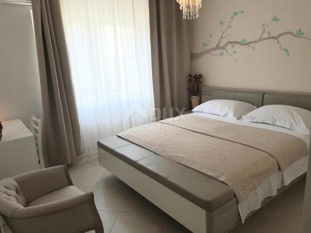 OTOK PAG, GRAD PAG - Apartmanska vila prvi red do mora