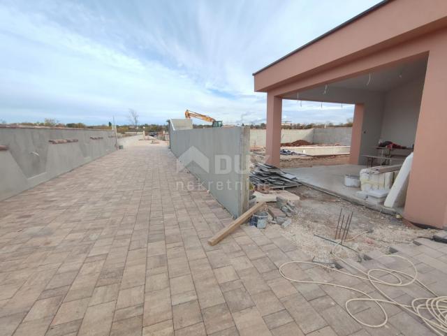 ISTRIA, VODNJAN - Semi-detached villa under construction with pool and sea view