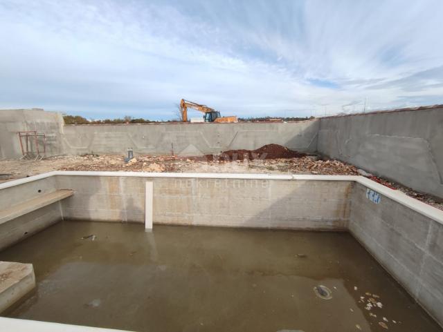 ISTRIEN, VODNJAN - Doppelhaushälfte im Bau mit Pool und Meerblick