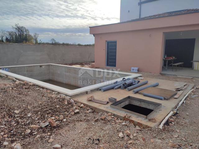 ISTRIA, VODNJAN - Semi-detached villa under construction with pool and sea view