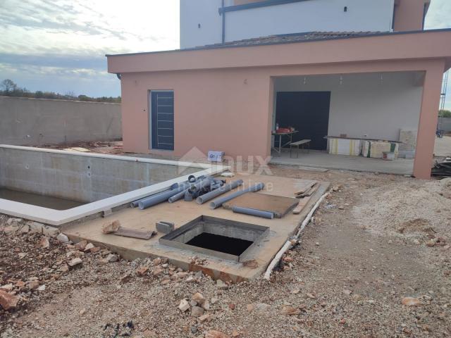 ISTRIA, VODNJAN - Semi-detached villa under construction with pool and sea view