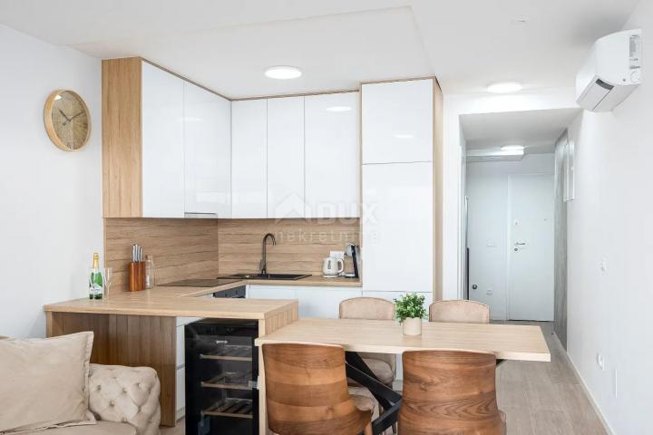 INSEL PAG - Schöne Maisonette-Wohnung mit einem Schlafzimmer in einem Neubau in erster Reihe zum Mee