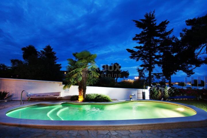 ISTRIA, UMAG - Unique villa with pool, first row to the sea