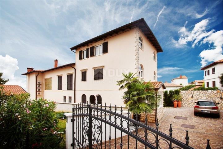 ISTRIA, UMAG - Unique villa with pool, first row to the sea