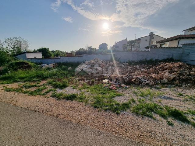 ISTRIA, POREČ - House under construction with two apartments and a swimming pool