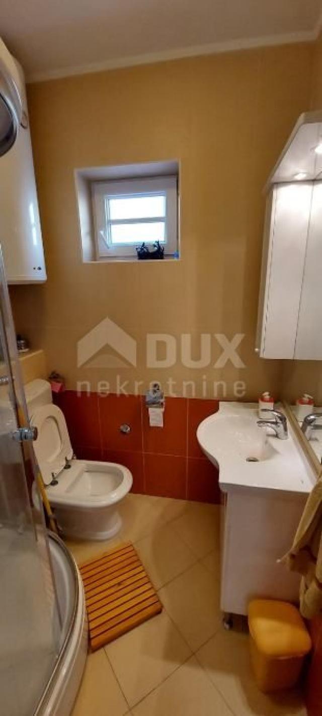 RAB, SUPETARSKA DRAGA - Predivan dvoetažni apartman, 1. red do mora 