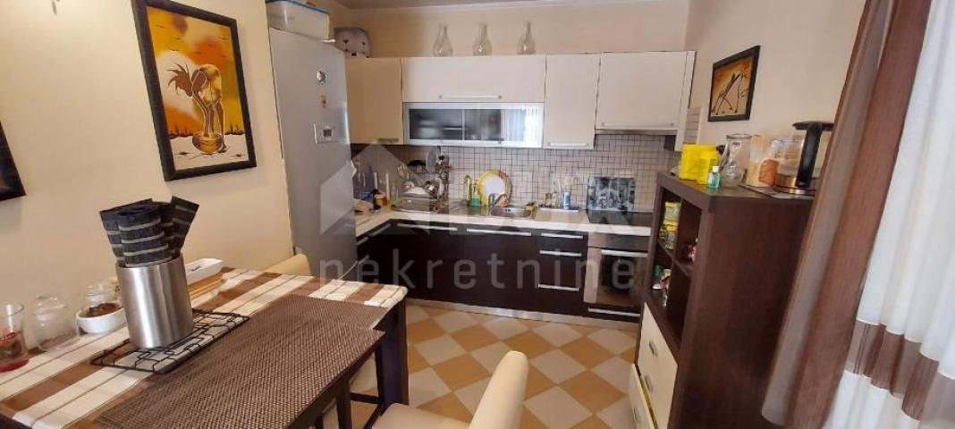 RAB, SUPETARSKA DRAGA - Predivan dvoetažni apartman, 1. red do mora 