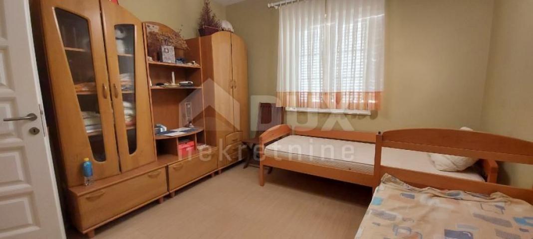 RAB, SUPETARSKA DRAGA - Predivan dvoetažni apartman, 1. red do mora 