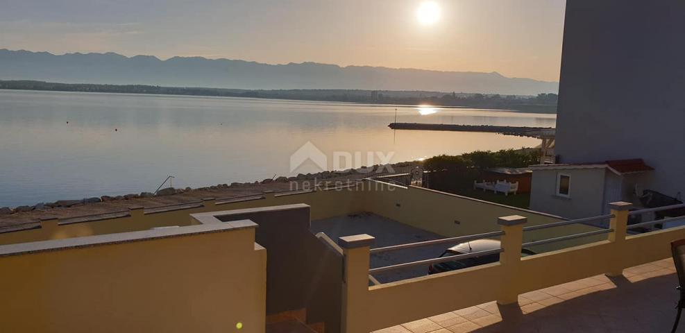 ZADAR, NIN - Mehrfamilienhaus am Strand