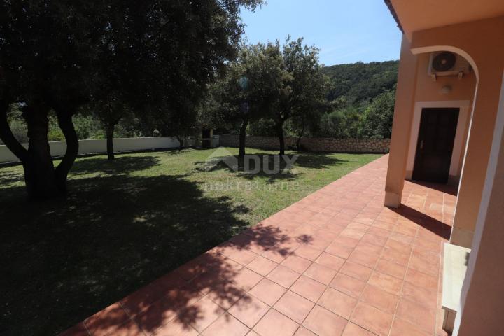 RAB, SUPETARSKA DRAGA- villa and apartment house in a great location