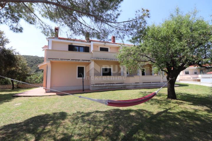 RAB, SUPETARSKA DRAGA- villa and apartment house in a great location