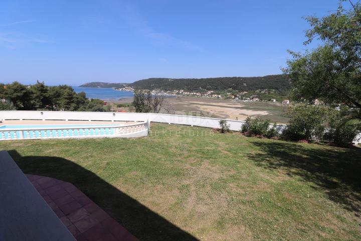 RAB, SUPETARSKA DRAGA- villa and apartment house in a great location