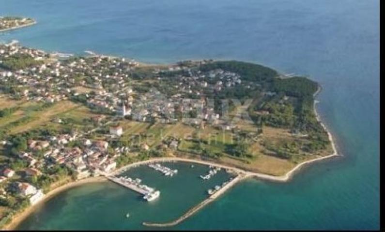 ZADAR, PRIVLAKA - Baugrundstück erste Reihe zum Meer