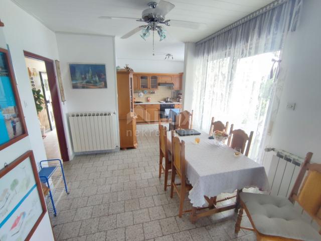 ISTRIA, MEDULIN - House with 4 apartments in a prime location