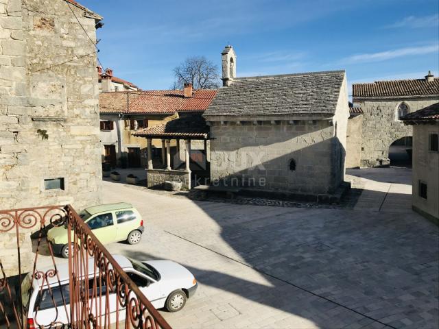 ISTRIA, GRAČIŠĆE - House in the center of the village