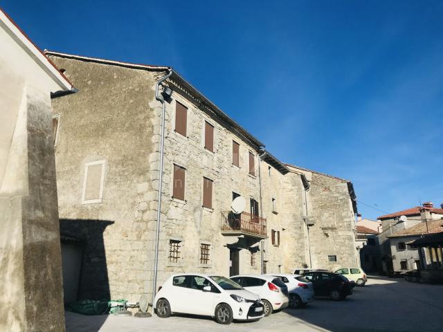 ISTRIA, GRAČIŠĆE - House in the center of the village