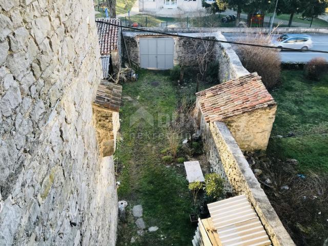 ISTRIA, GRAČIŠĆE - House in the center of the village