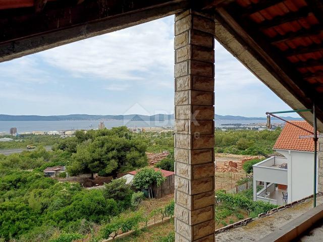 ZADAR, PLOČE - Geräumiges mehrstöckiges Gebäude mit Meerblick