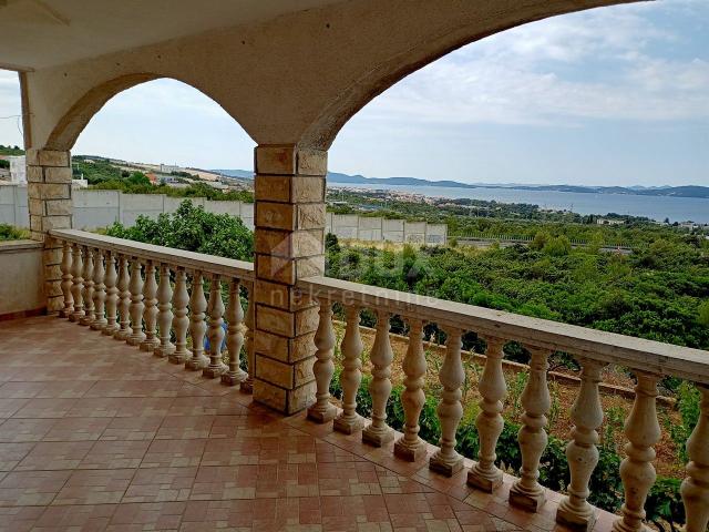 ZADAR, PLOČE - Geräumiges mehrstöckiges Gebäude mit Meerblick