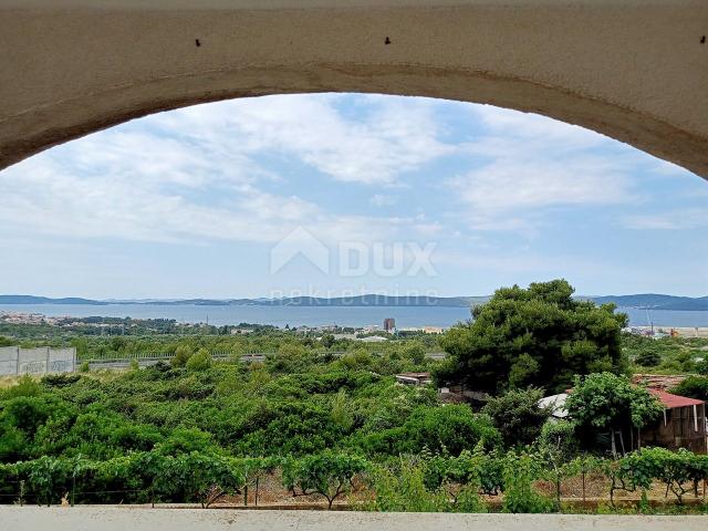 ZADAR, PLOČE - Geräumiges mehrstöckiges Gebäude mit Meerblick