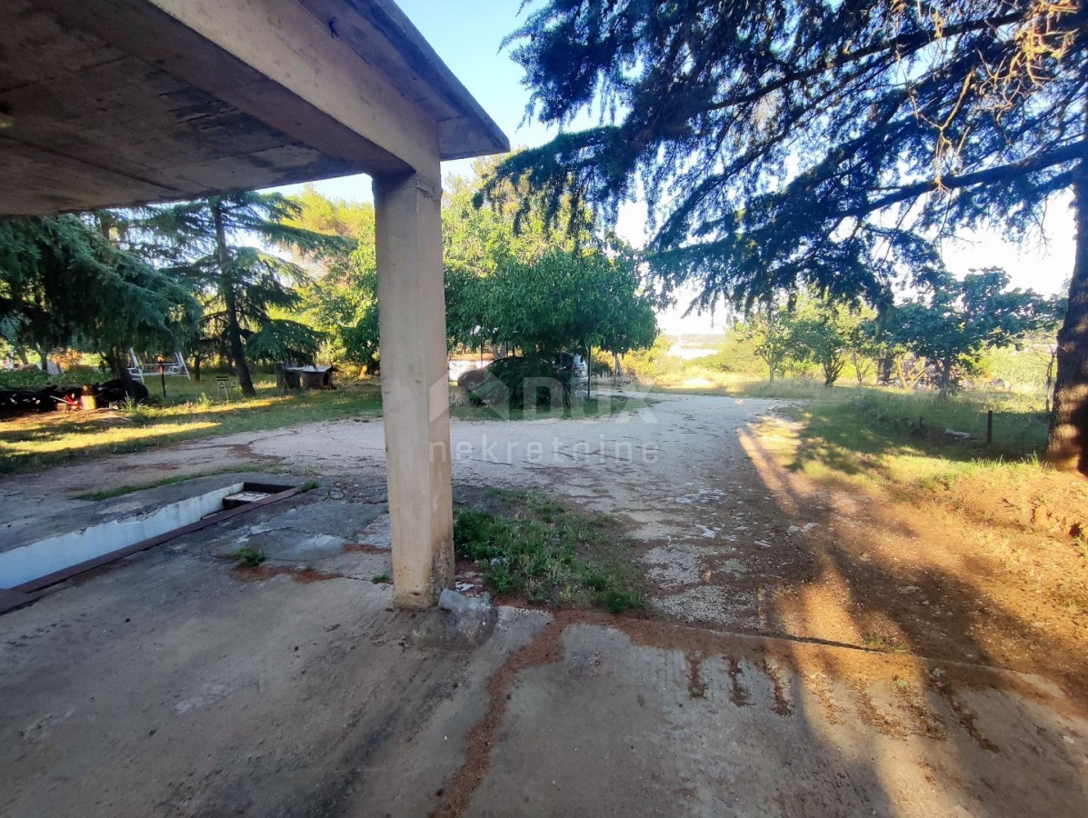 ISTRA, PULA - Samostojeća kuća na Velom Vrhu 400m2