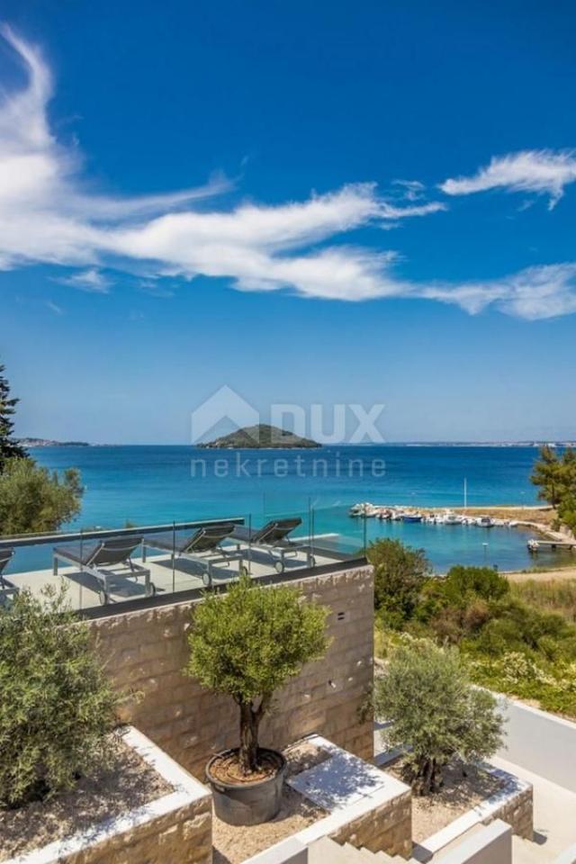 UGLJAN ISLAND, KALI - Luxusvilla auf der Insel, erste Reihe zum Meer